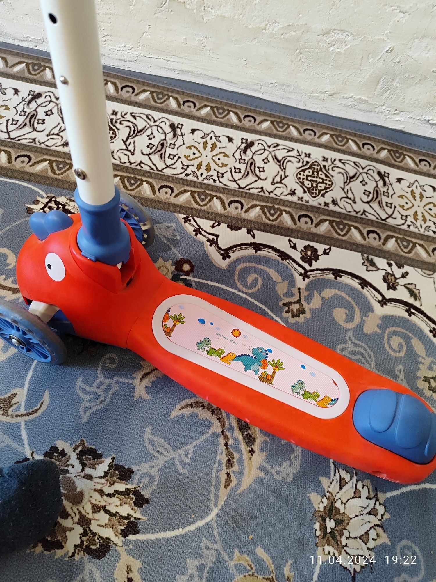 Детский самокат продам
