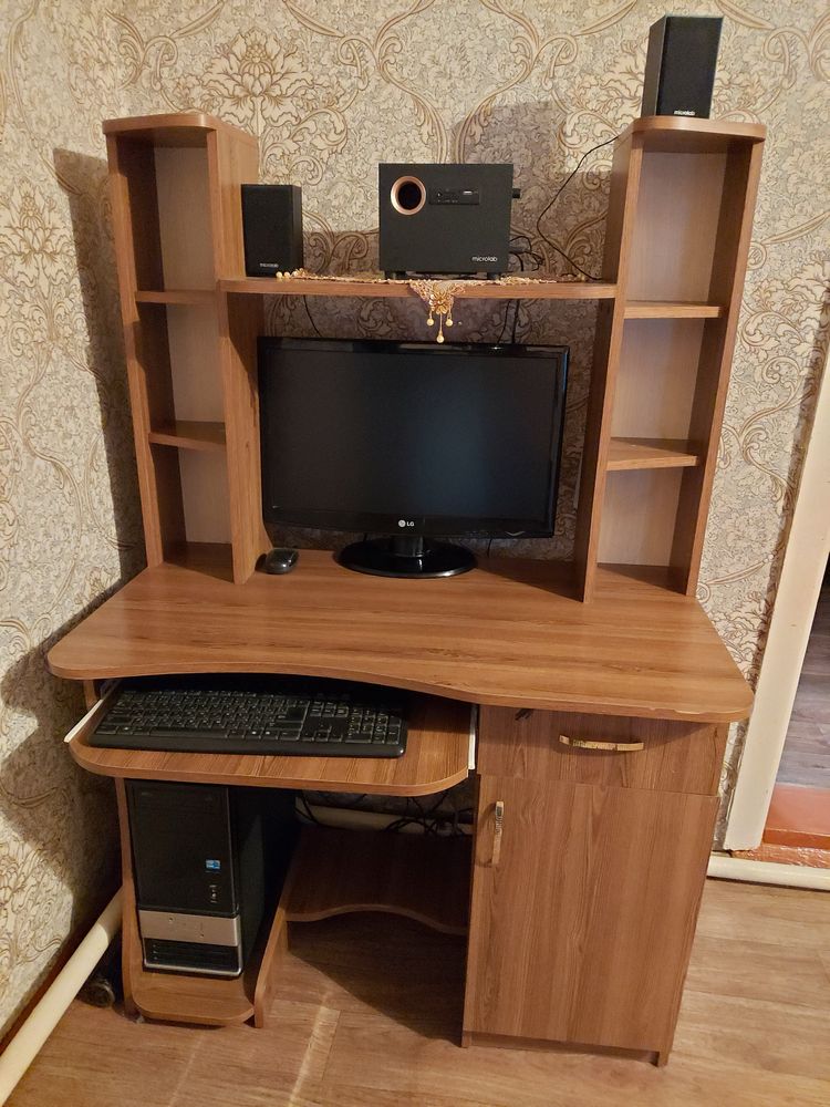 Продам компютер со столиком