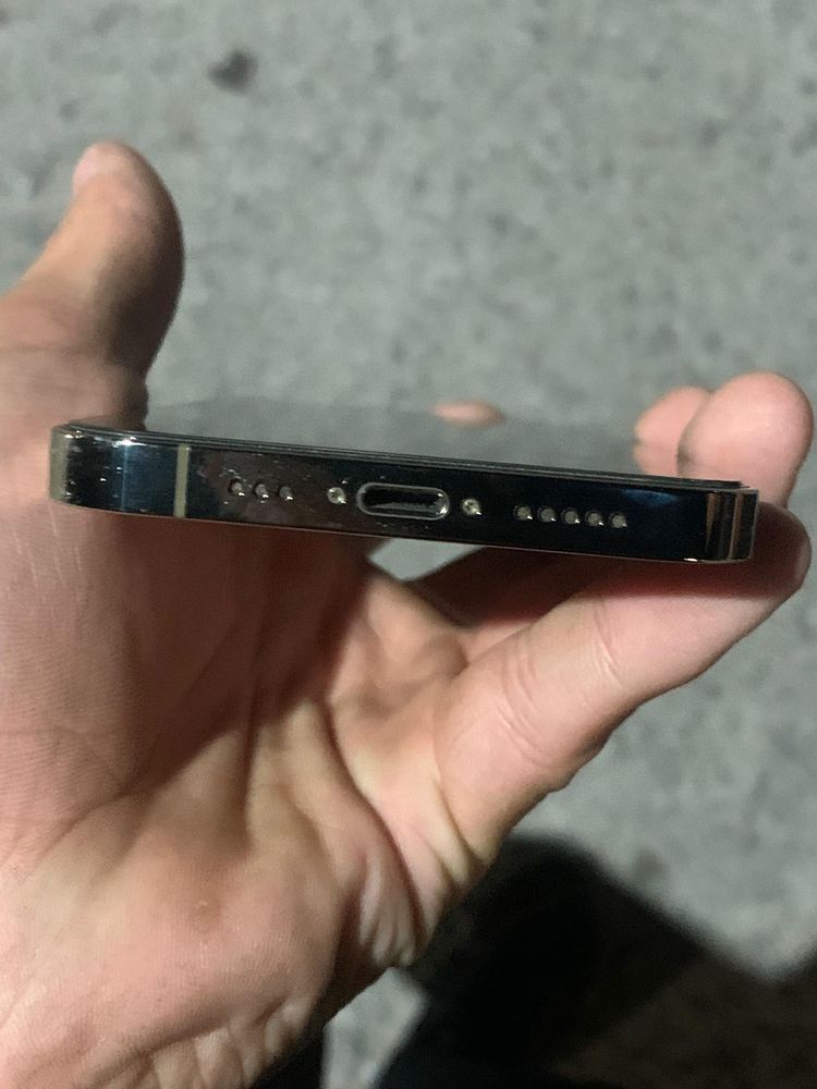 iPhone 12 pro в отличном состояний