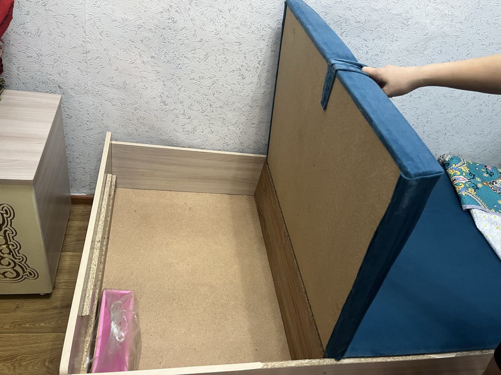 Односпальная кровать в хорошем состоянии