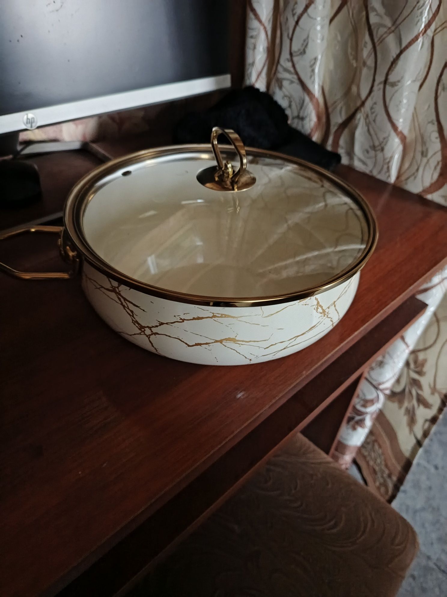 Продаю кастрюли новые