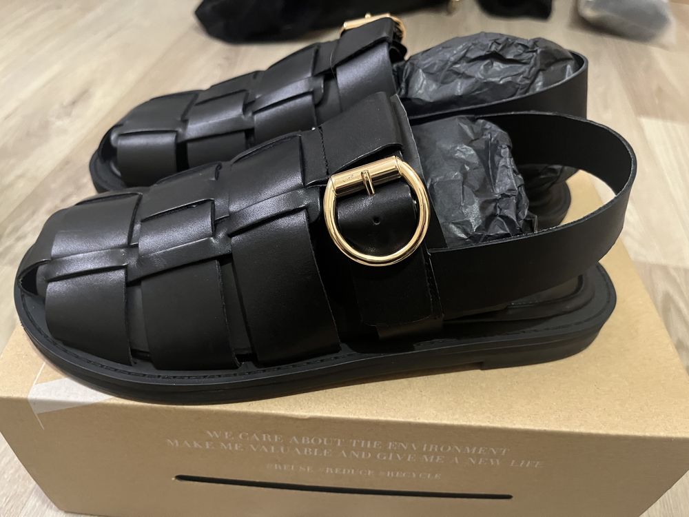 Продам кожаные сандали zara