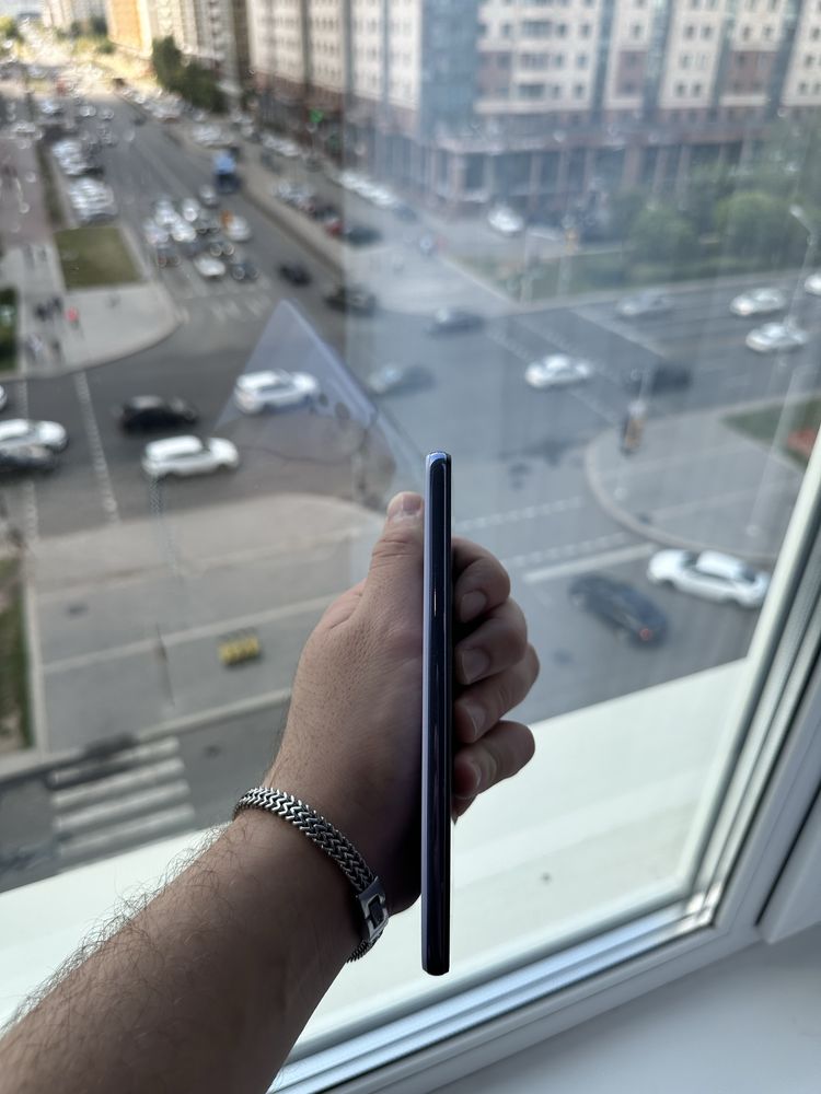 Продам смартфон Samsung Galaxy A52 4/128GB в идеальном состояние!
