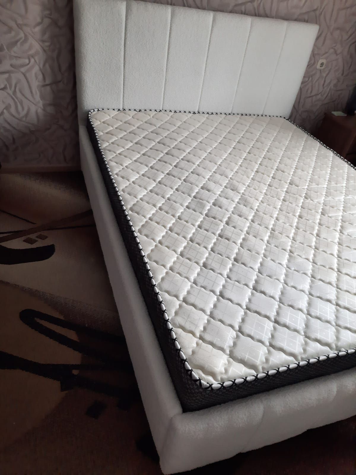Продам двуспальную кровать