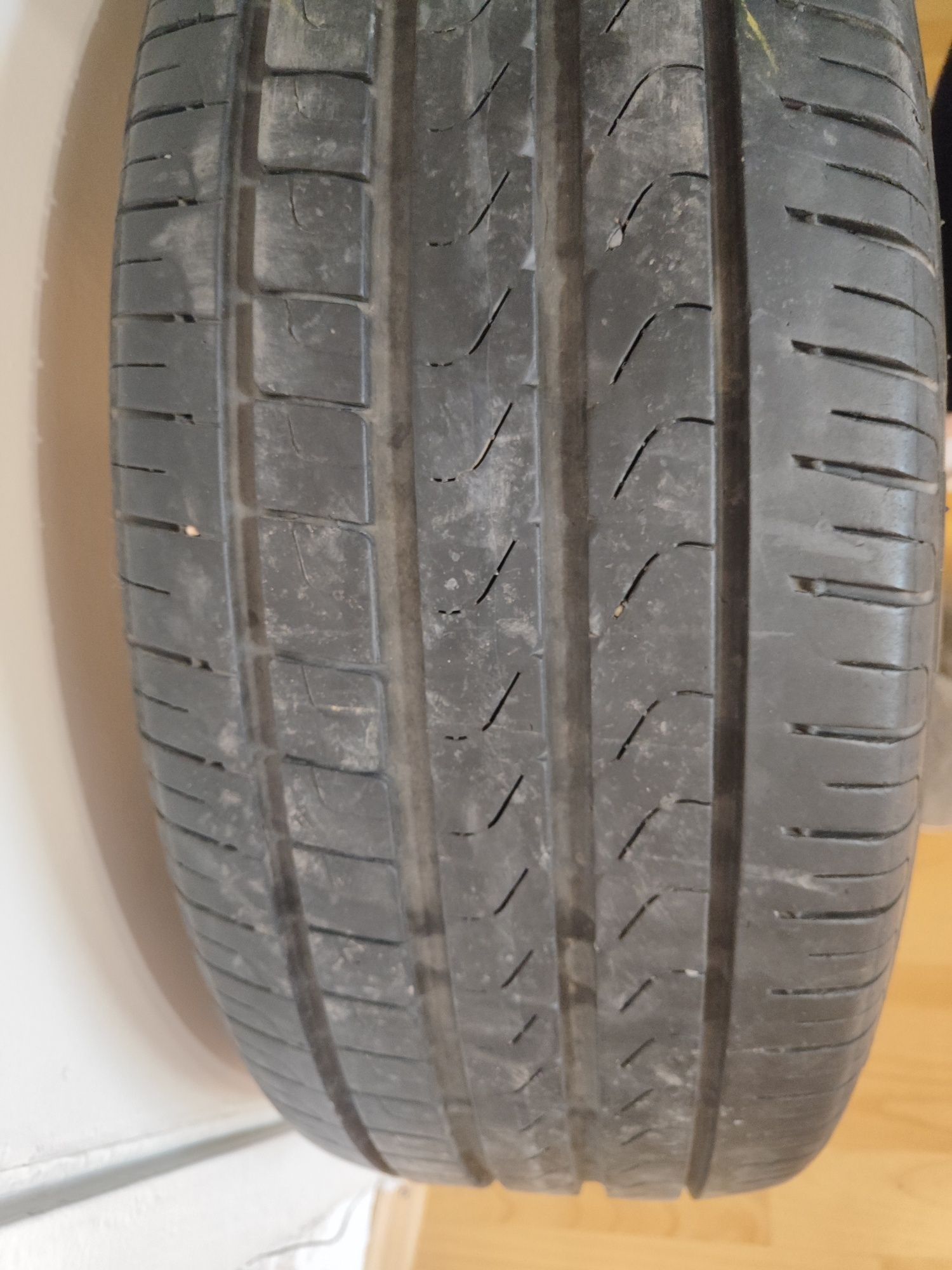 Продам шины Pirelli в среднем состоянии