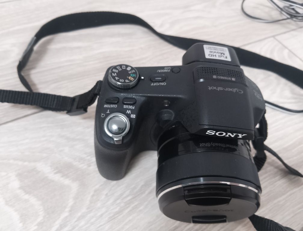 Фотоаппарат Sony DSC-HX100V производства Япония.