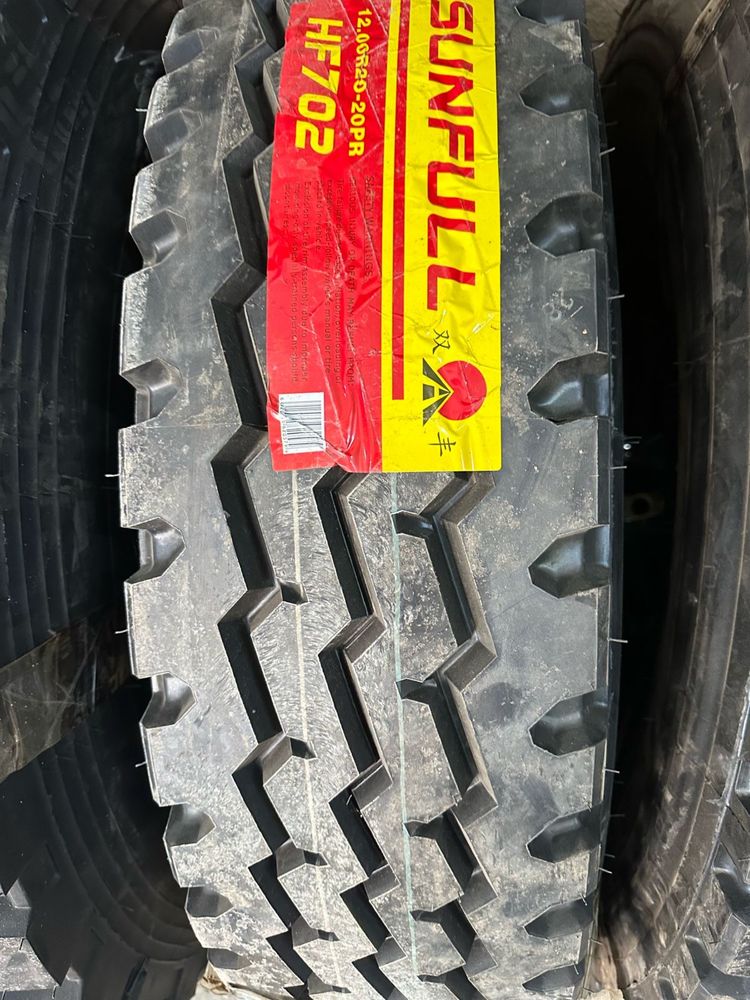 Шины 10.00R20 змейка,на ведущую,полукарьерные
