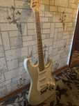 Продам элеткро гитару fender stratocaster