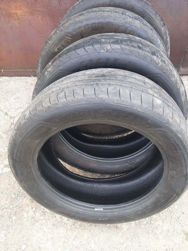 Продам шины 235/55/19 гудиер