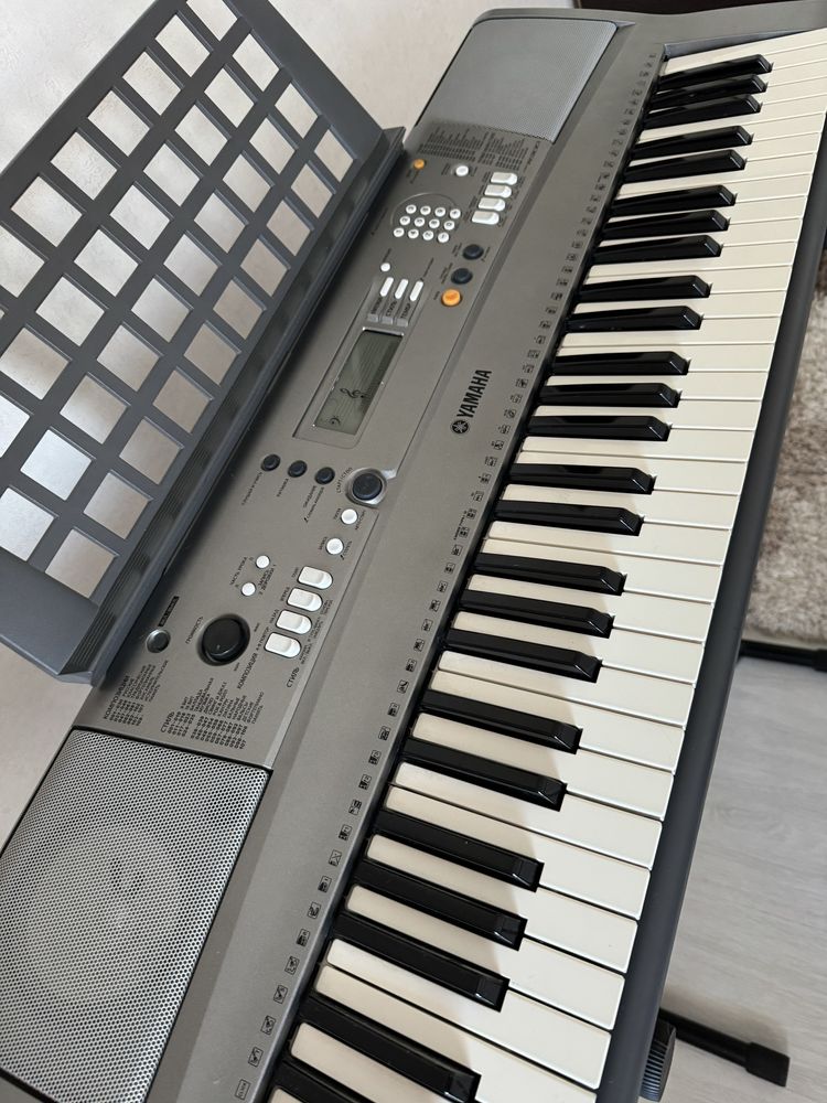 Синтезатор Yamaha PSR-R 300