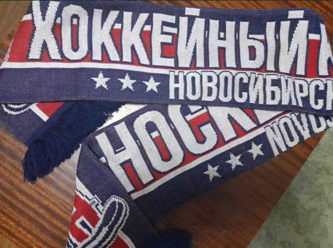 Продам перчатки тёплые .шарф хоккейного болельщика-1000