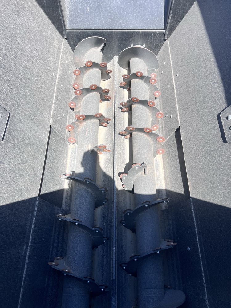 Кормороздатчик 8 куб