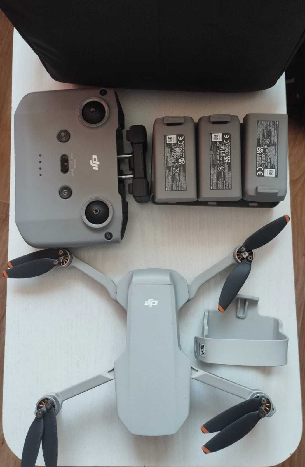 Продам Дрон DJI Mini 2 Fly More Combo
