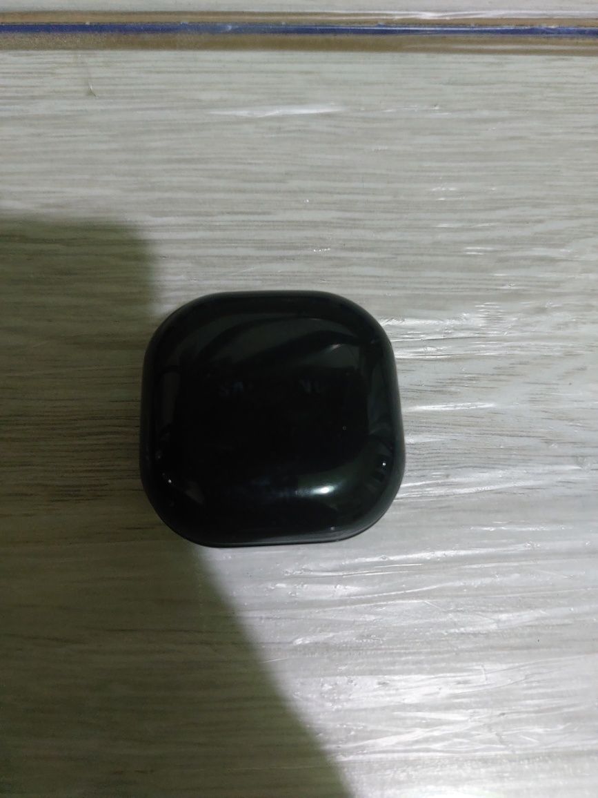 Galaxy buds live