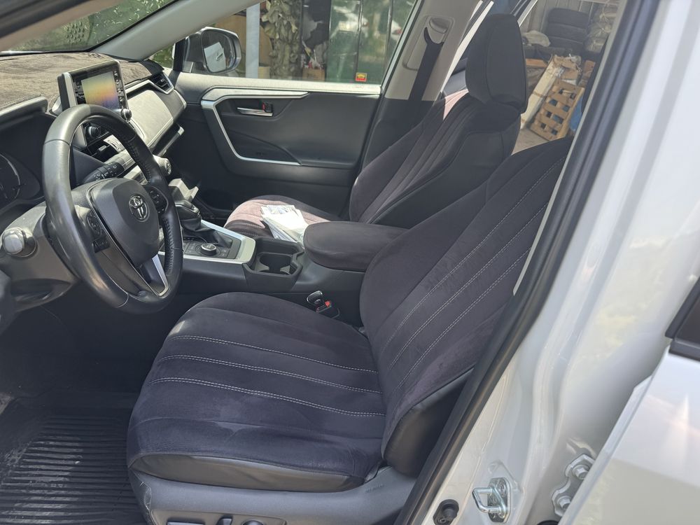 Чехлы Тойота RAV 4