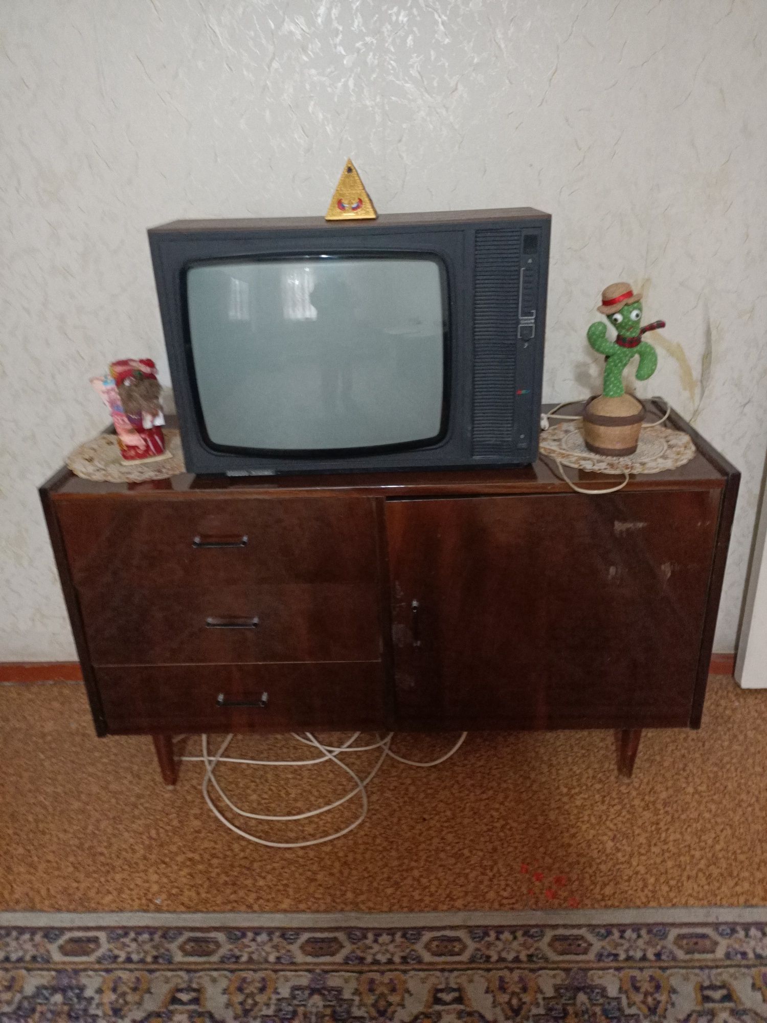 Отдам даром мебель,шкафы.Самовывоз.вывоз.