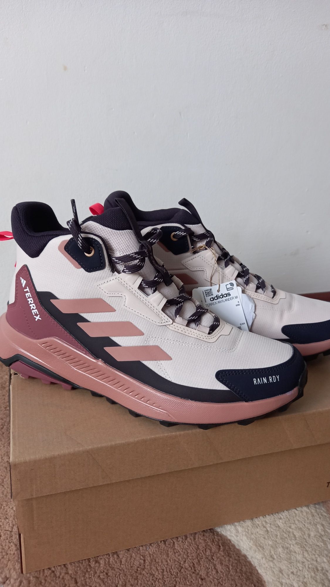 Кроссовки adidas