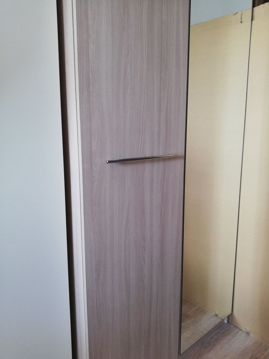 Шкаф.   с зеркалом