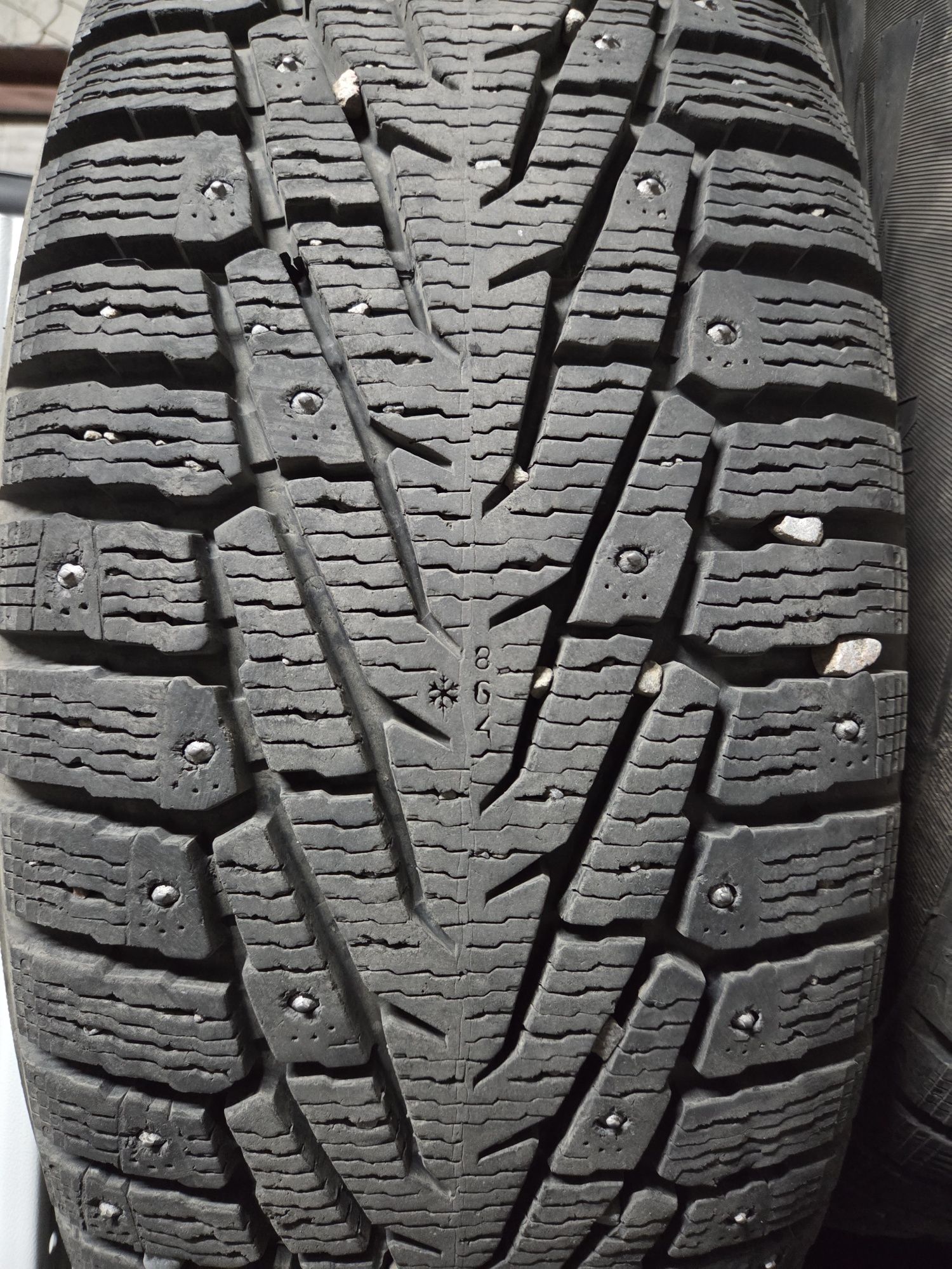 Продам шины  NOKIAN NORMAN 7 с дисками в отличном состоянии.