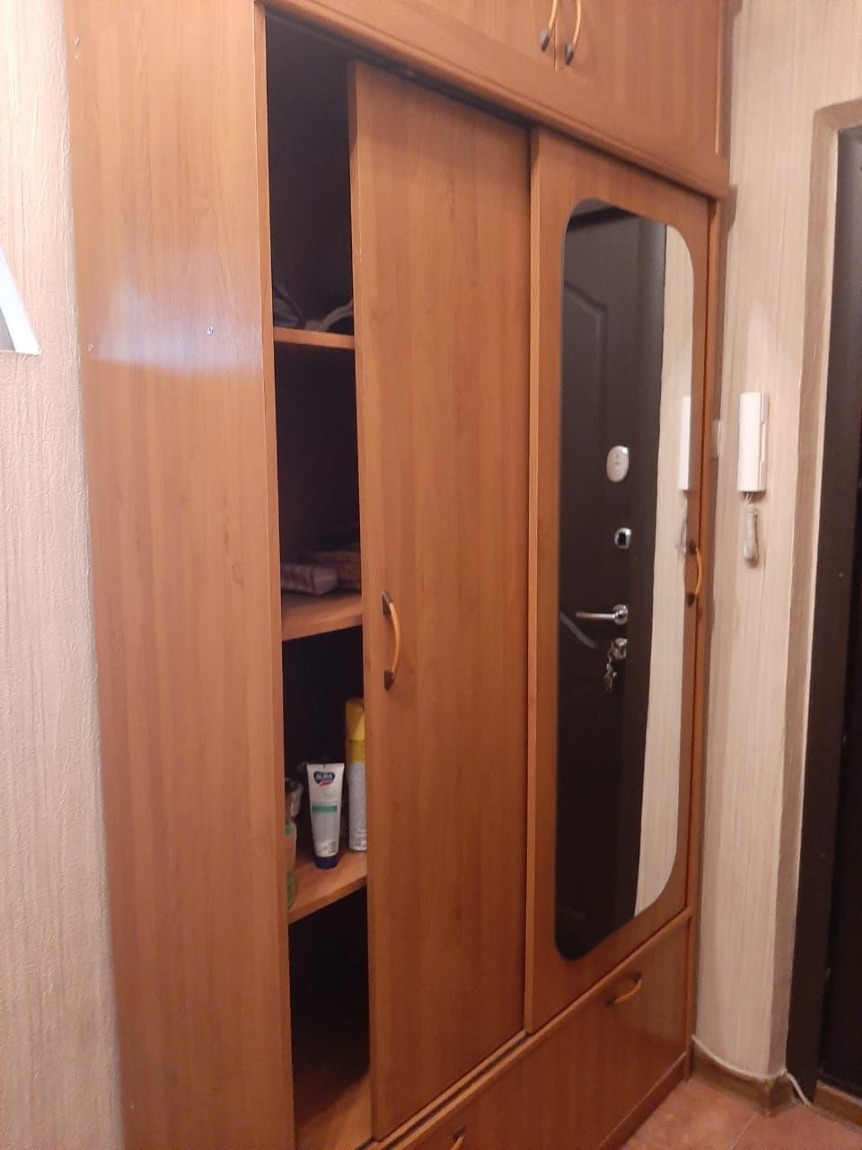 Прихожая с зеркалом