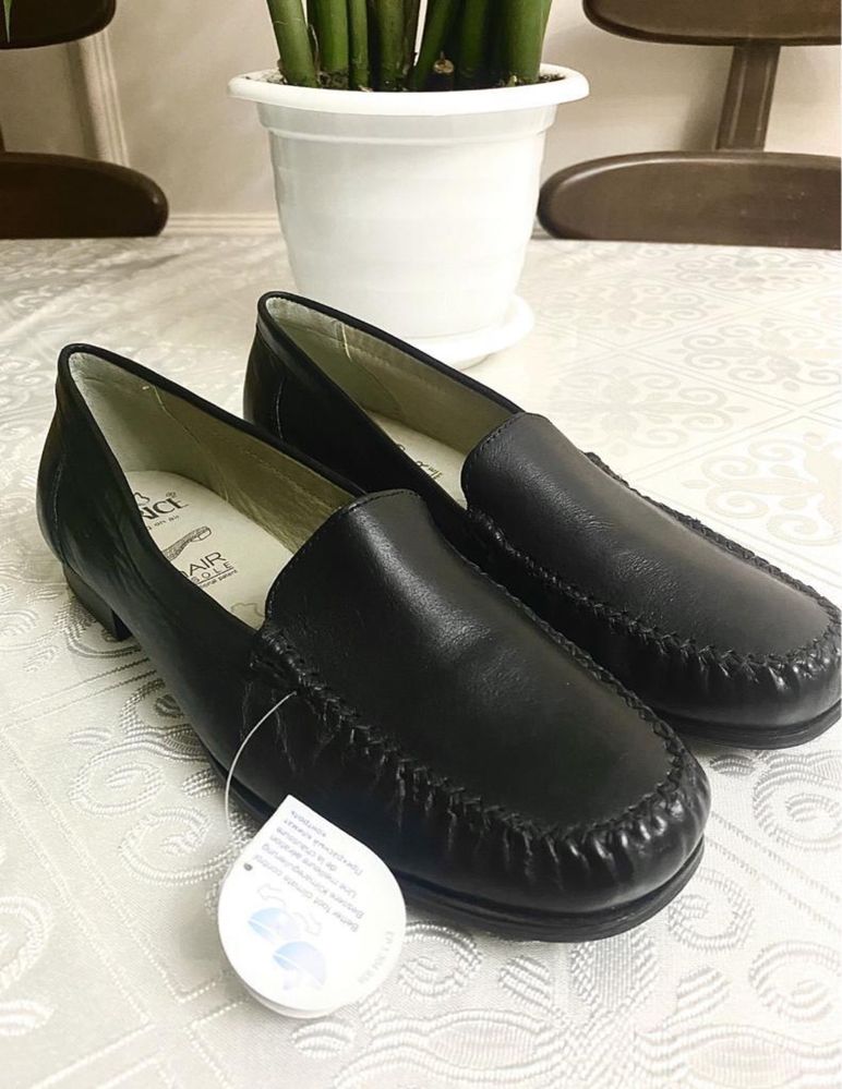 Новые туфли из натуральной кожи