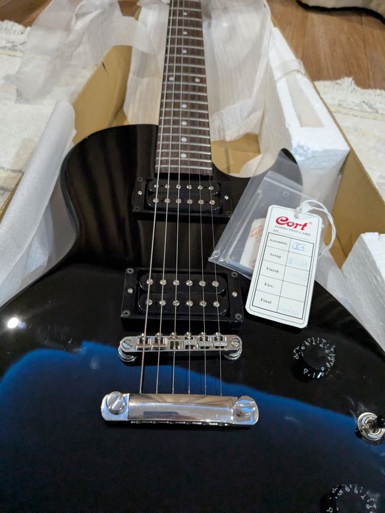 Продам электрогитару CORT CR50-BK + комбик LINE 6 SPIDER CLASSIC 15