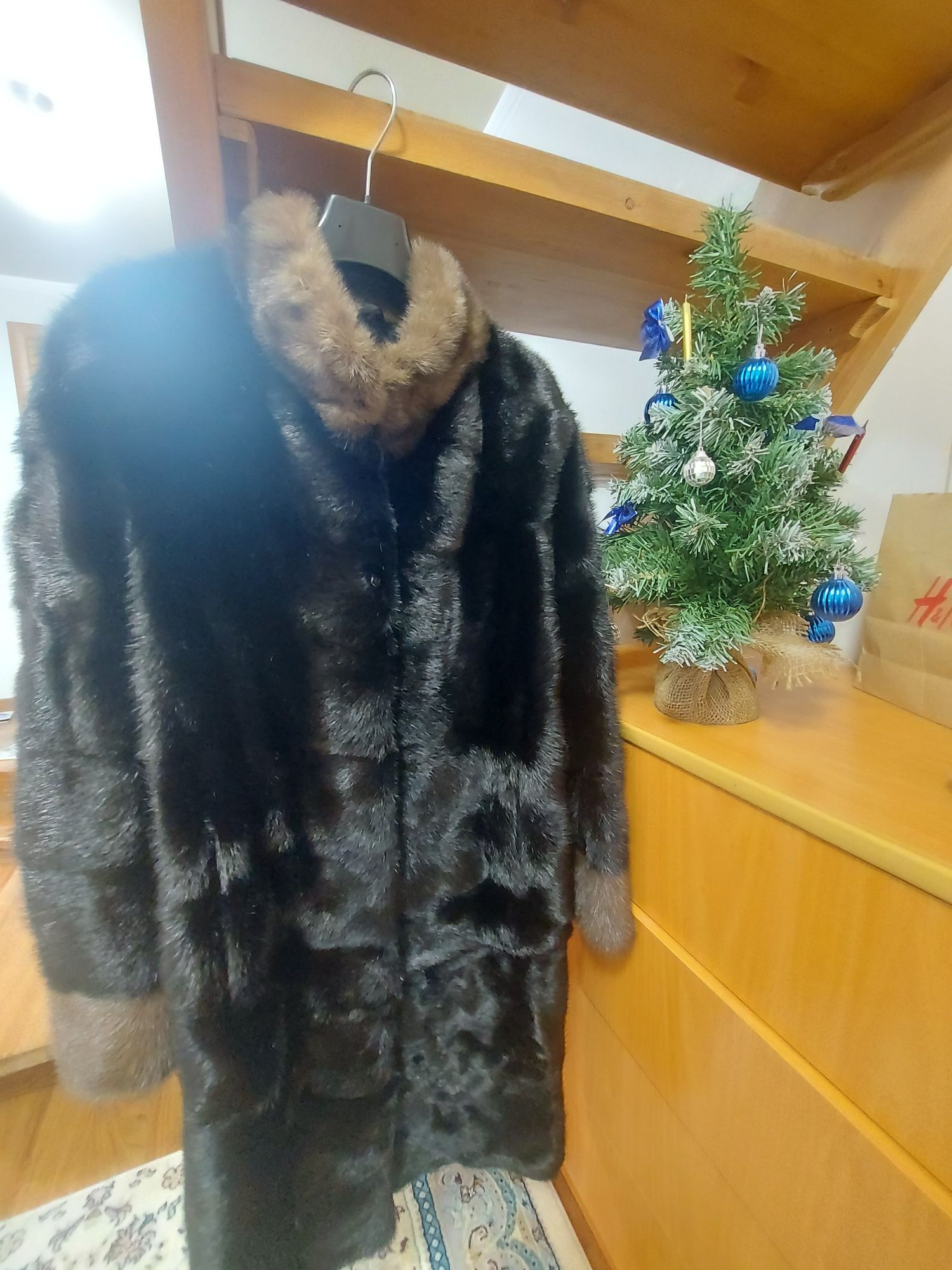 Продам шубы 200 000, торг уместен