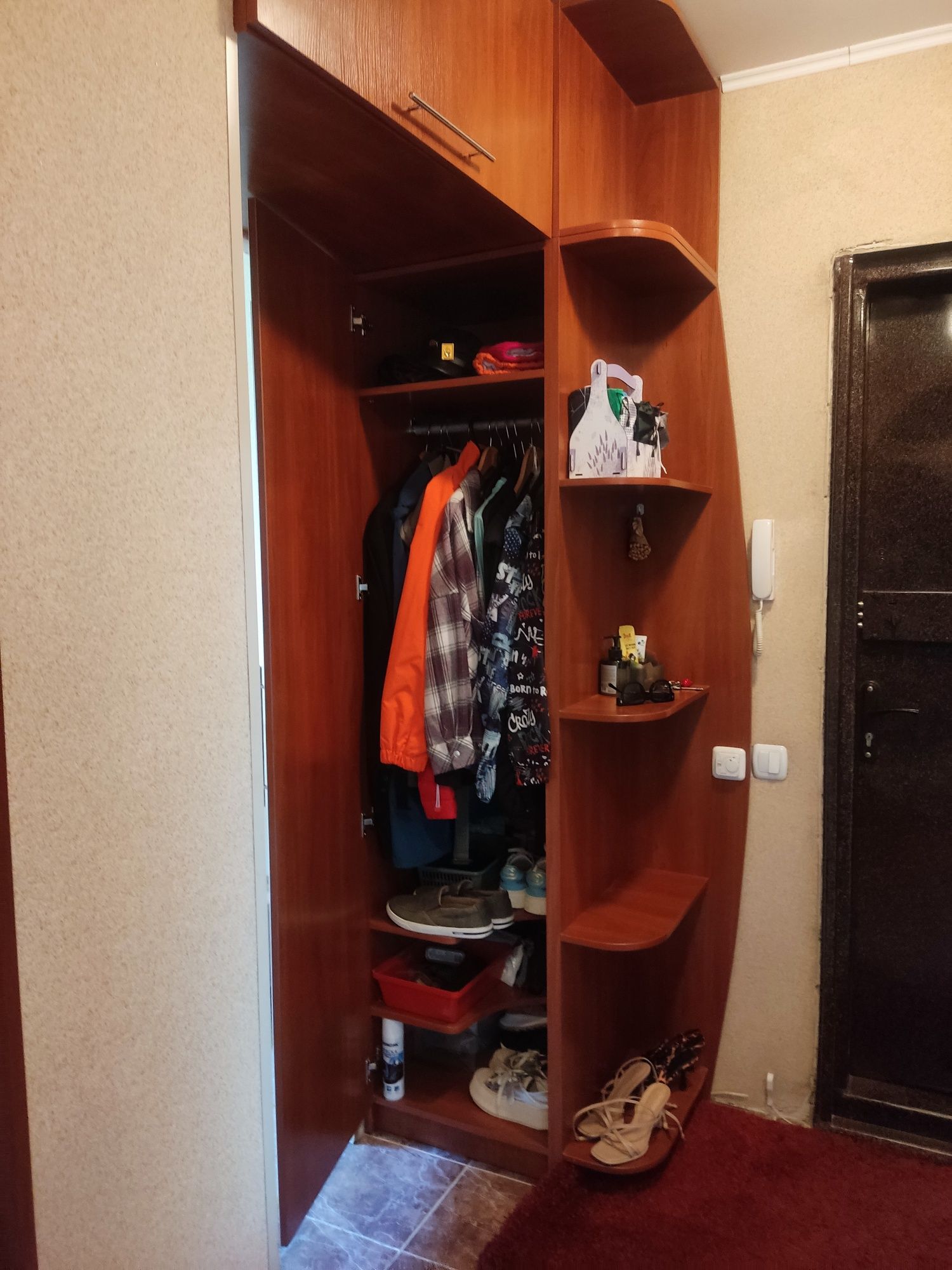 Продам встраиваемый шкаф