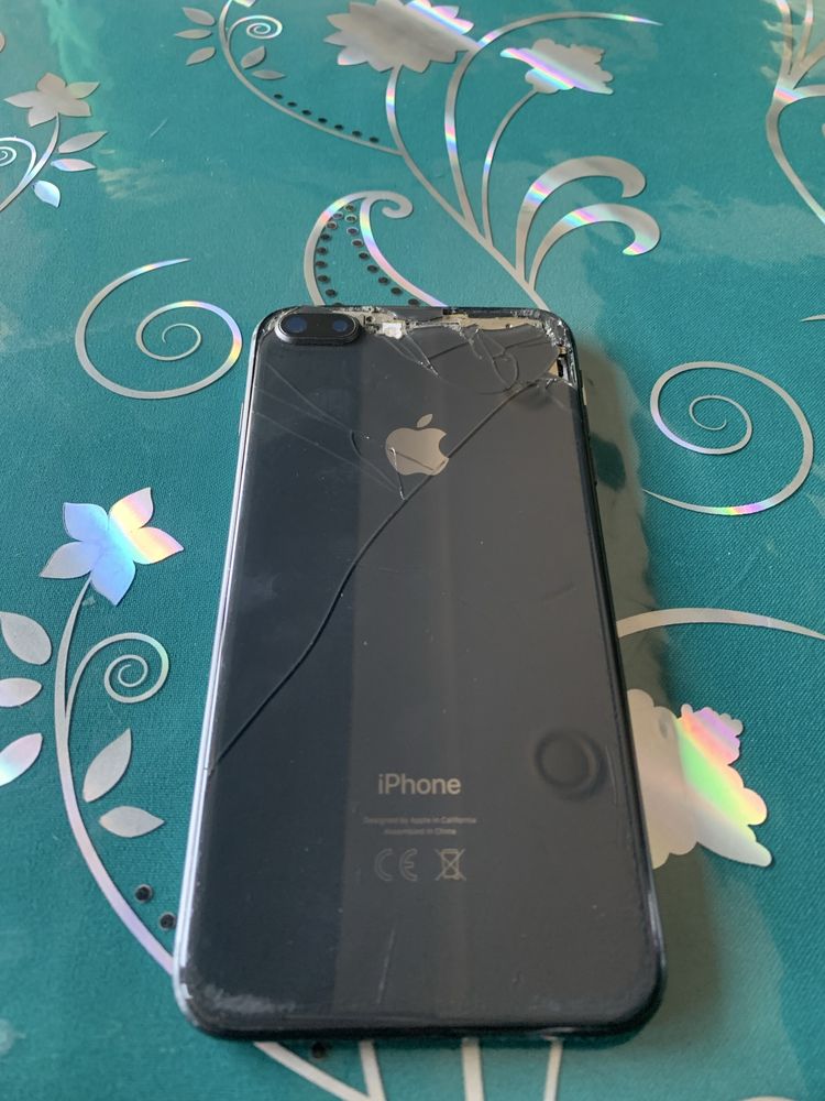 iphone 8+  всё работает