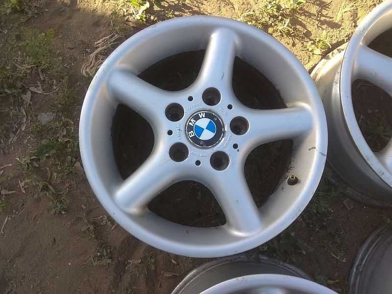 Продам оригинальные легкосплавные диски на автомашину BMW 3