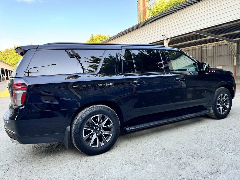 Аренда Авто Suburban 2023 года
