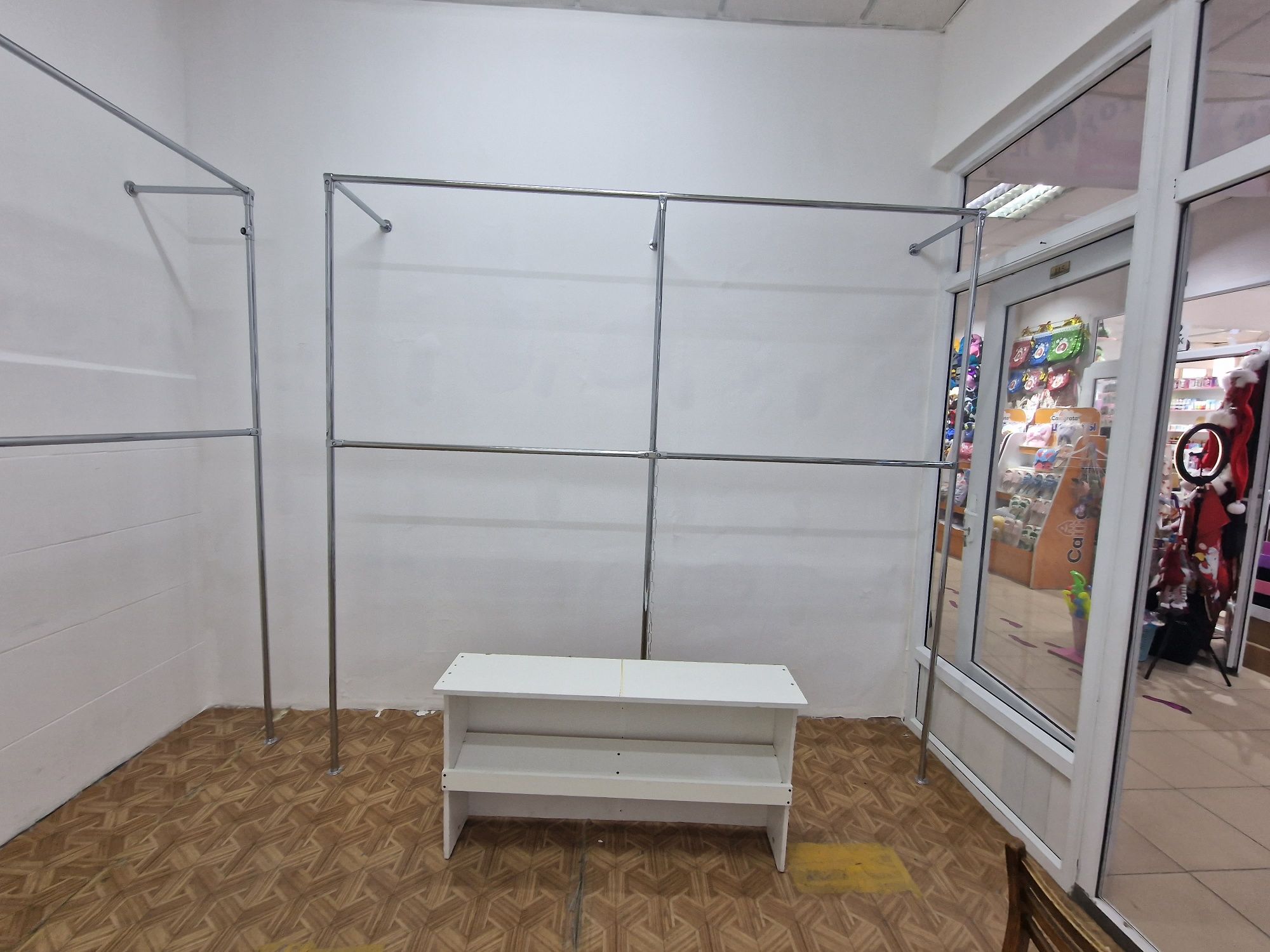 Продаёт всё для бутика