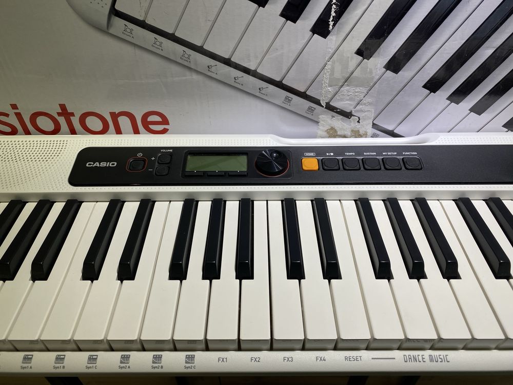 Синтезатор Casio CT-S200we, 61 клавиша, новый, белый, 10391/А10