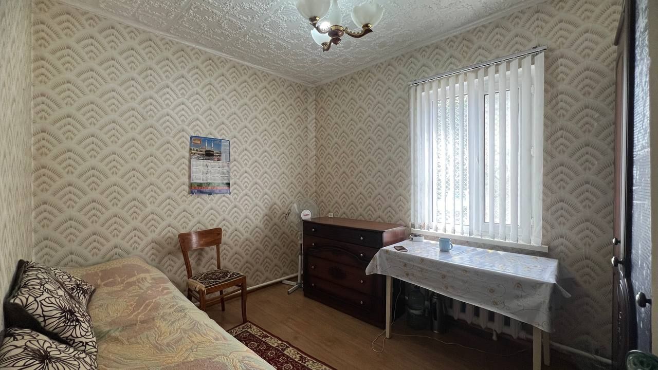 Продаётся 2х комнатная в деревянном доме Холмецкого 74 на 1 этаже