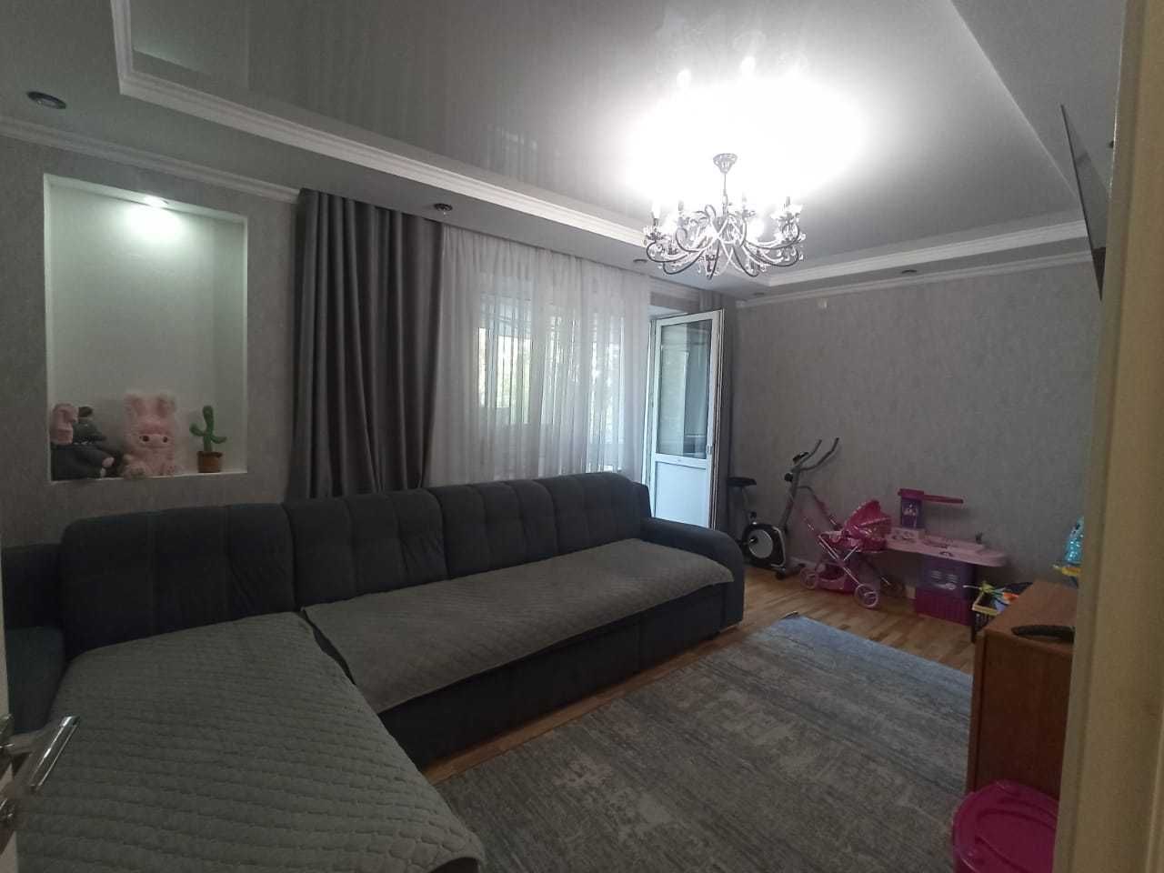 ПРОДАЁТСЯ 4-комнатная  квартира в р-не БЕРЕКЕ — С ГАРАЖАМИ И ПОДВАЛОМ!