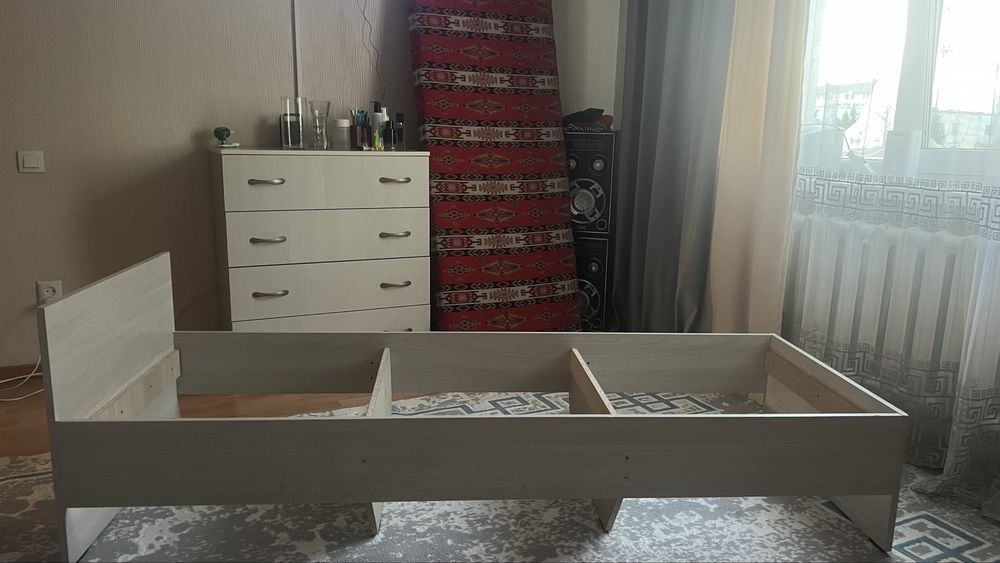 Продам кровать с матрасом