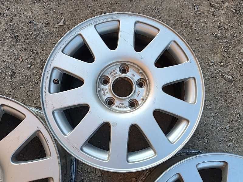 Продам оригинальные легкосплавные диски на автомашину Ауди