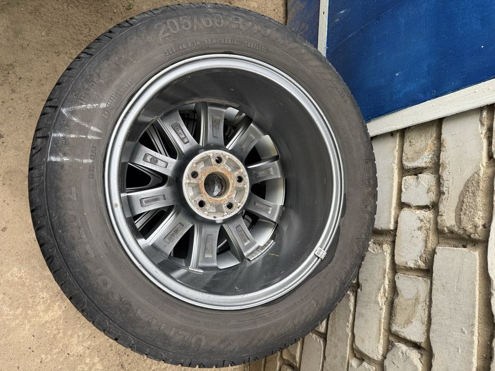 Продам диски с шинами для легкового авто