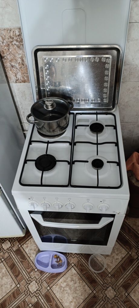Продам электро газовую плиту Beko