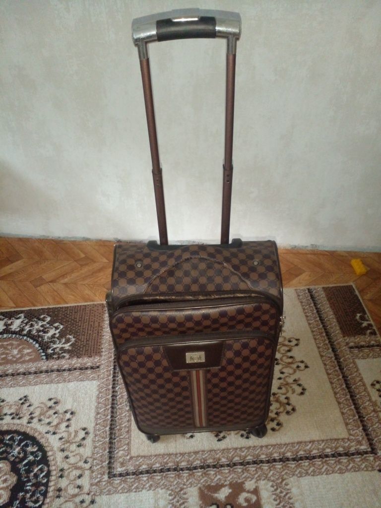 Продам Чемодан...