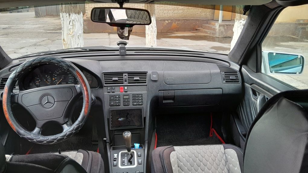 Mersedes-Benz C280