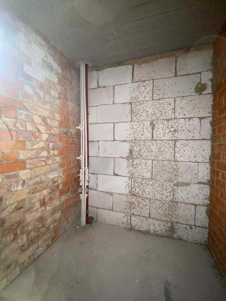 продам 2 комн квартиру  в центре