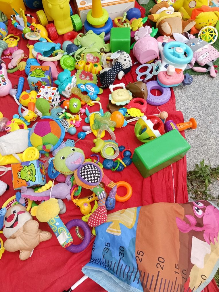 Погремушки, игрушки для малышей