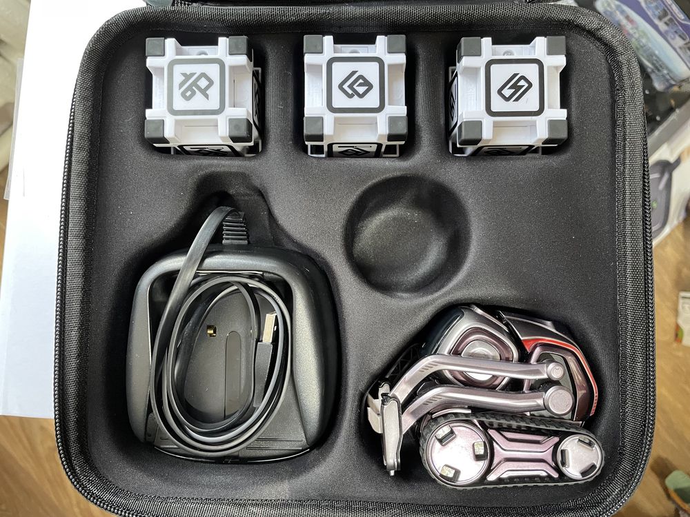 Anki Cozmo Collector’s Edition в отличном состоянии + чемоданчик