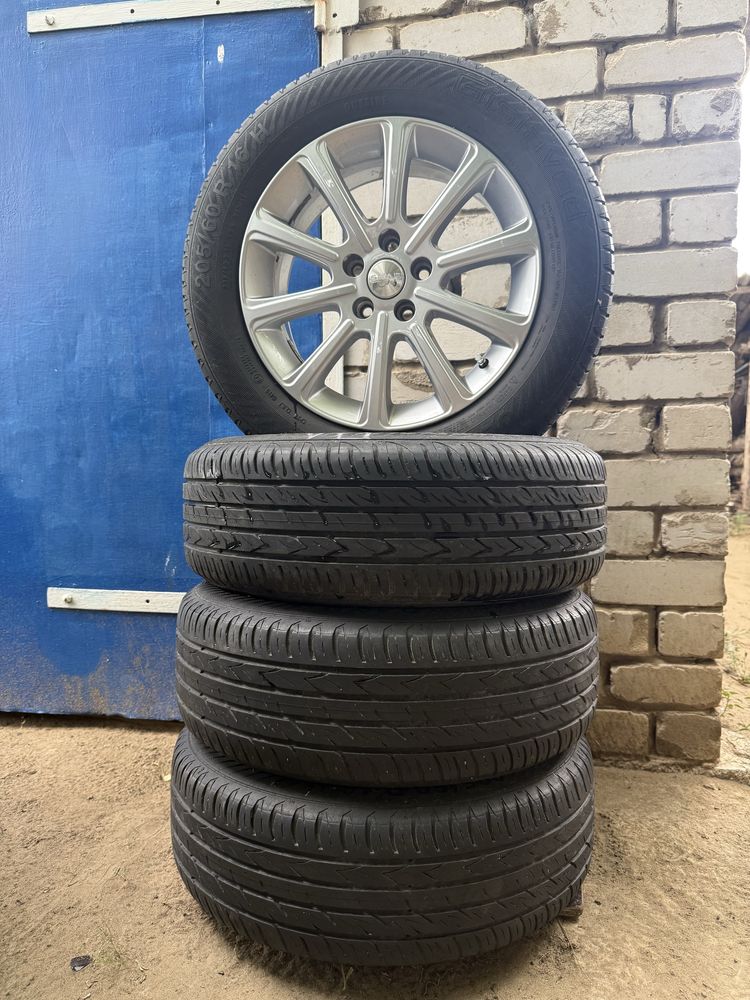 Продам диски с шинами для легкового авто
