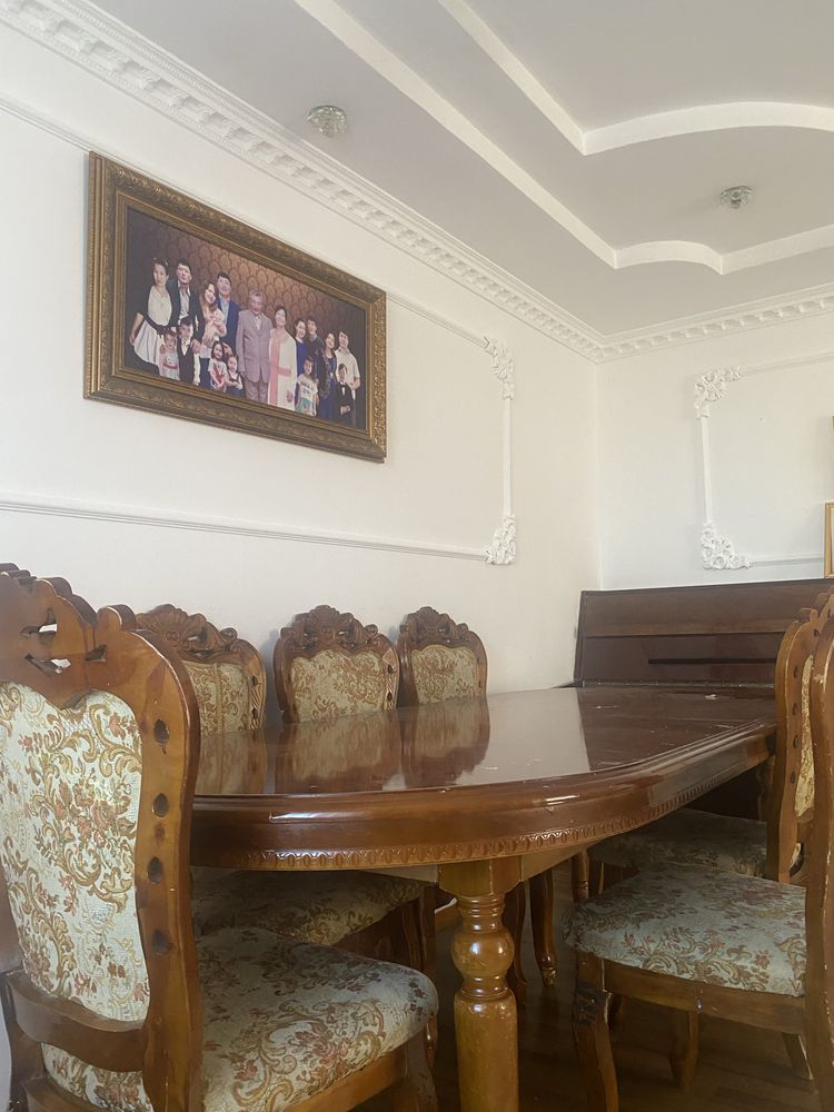Стол со стульями