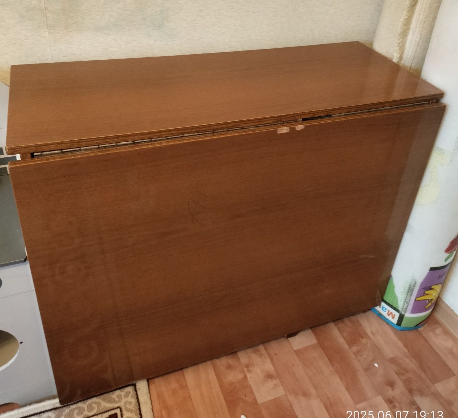 Продам стол книжка