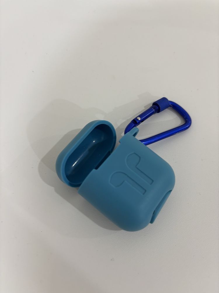Продам чехол на AirPods 2