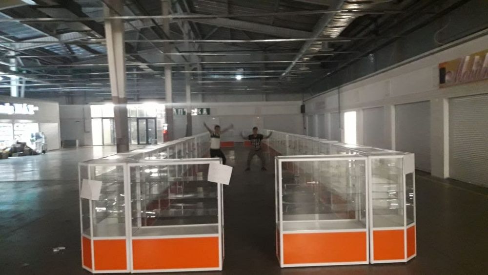 торговое оборудование  стеклянные витрины аптек островок