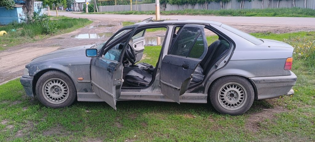 Продам авто БМВ е36  в хорошем состоянии